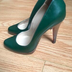 Christian Louboutine Heels 8.5 Fits a Sz 7 Green Patent Leather.